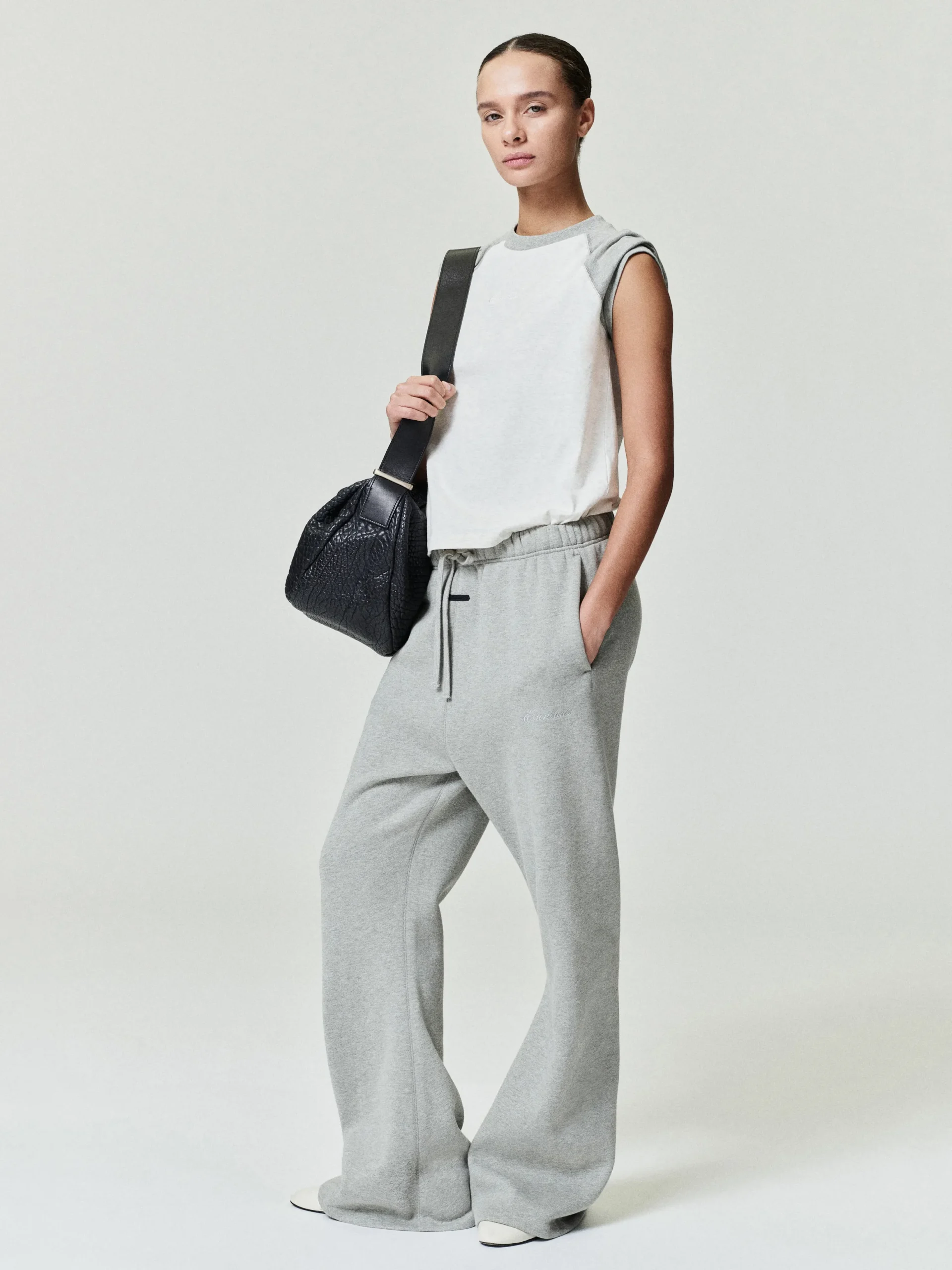 Womens Signature SS26 Classic Flare Sweatpant